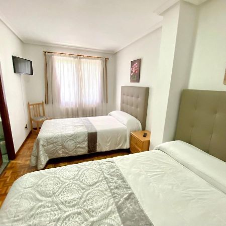 Garden Lodge Hostal Evencio Рибадавия Экстерьер фото