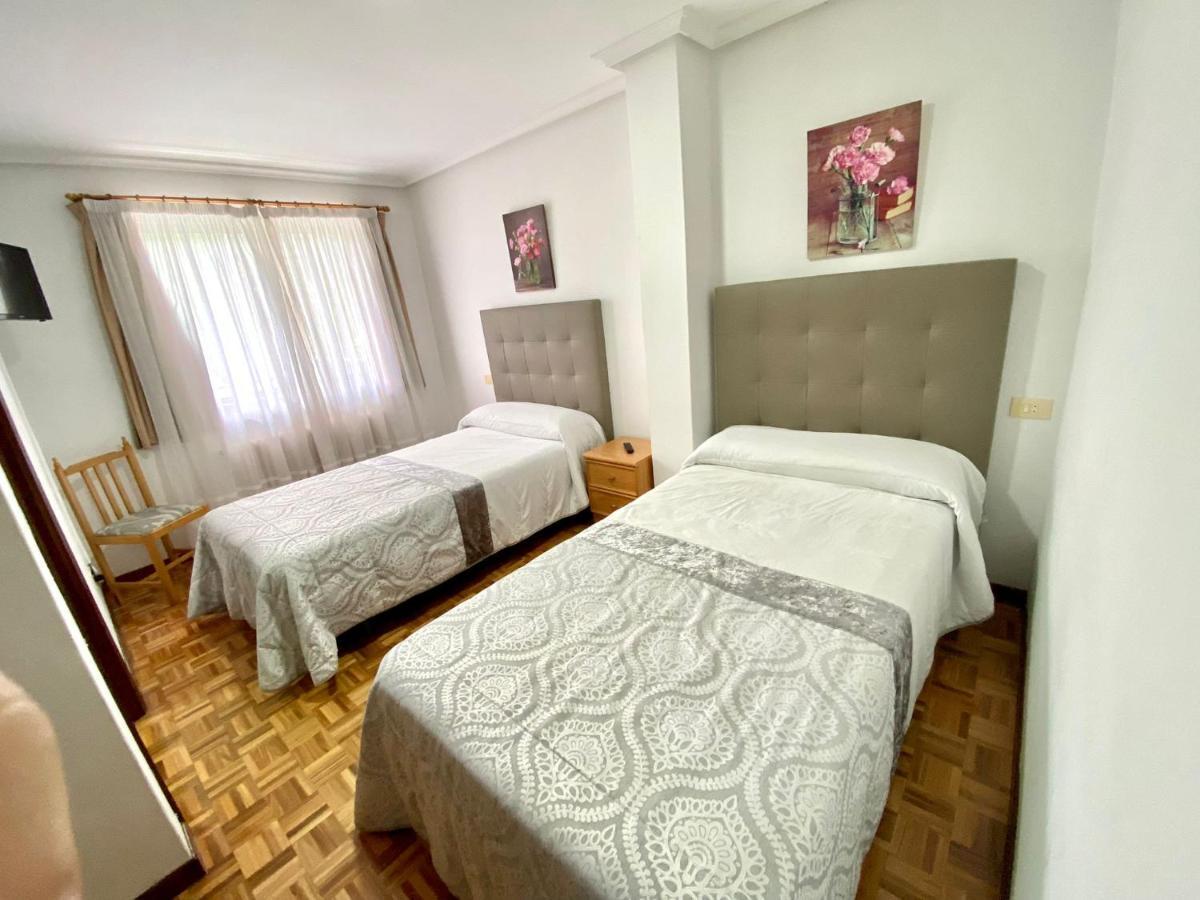 Garden Lodge Hostal Evencio Рибадавия Экстерьер фото