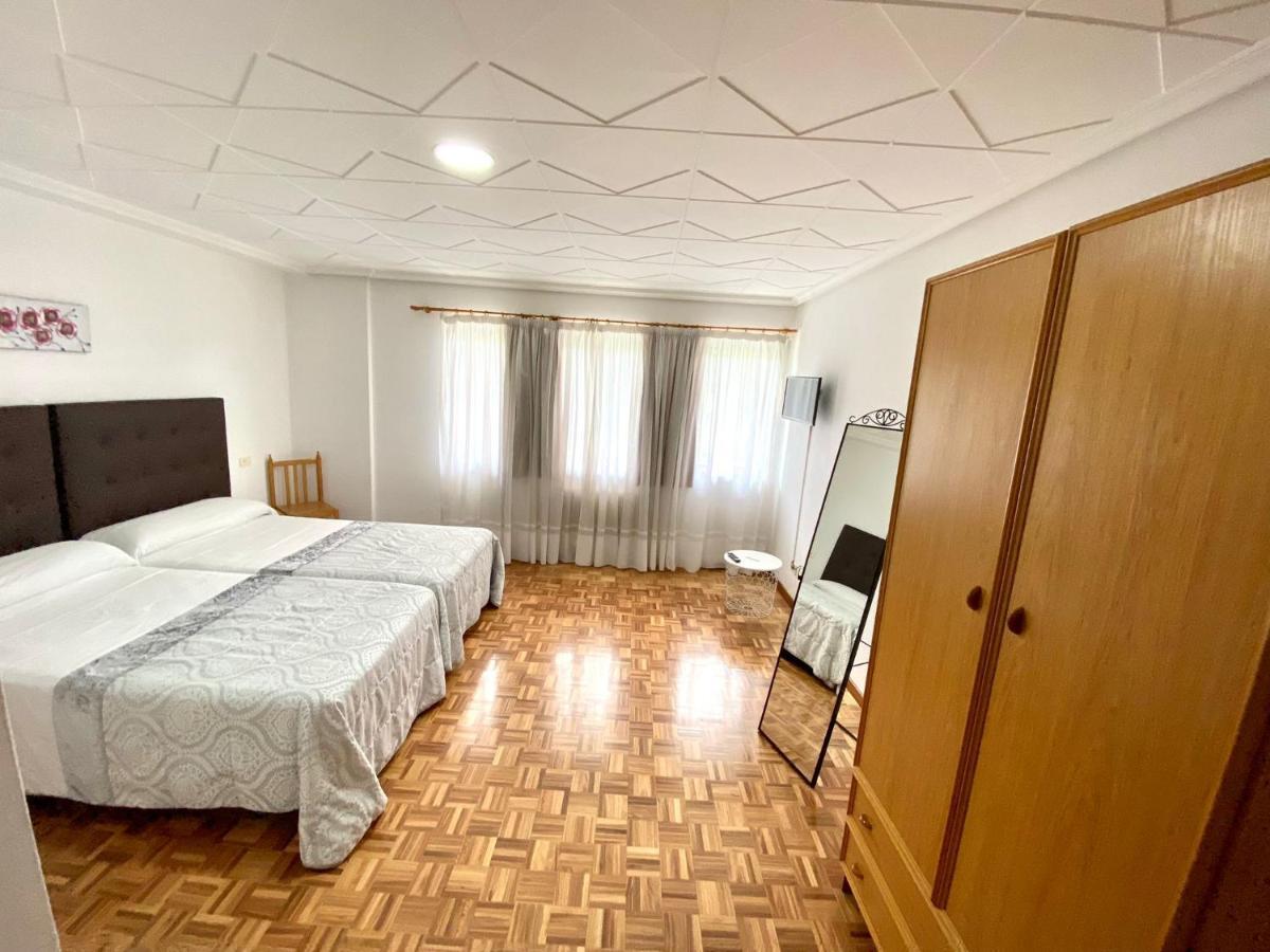 Garden Lodge Hostal Evencio Рибадавия Экстерьер фото
