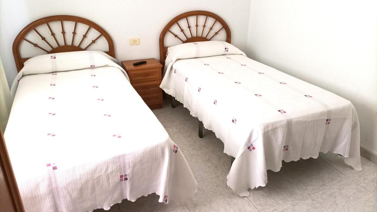 Garden Lodge Hostal Evencio Рибадавия Экстерьер фото