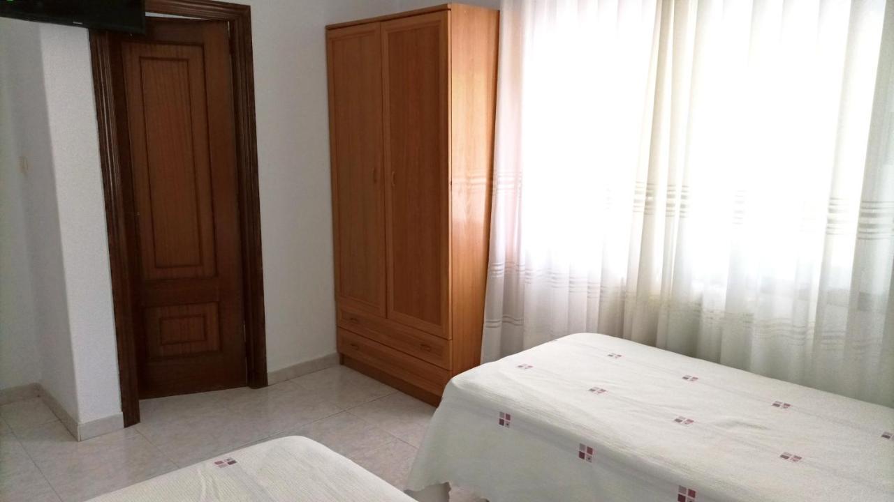 Garden Lodge Hostal Evencio Рибадавия Экстерьер фото