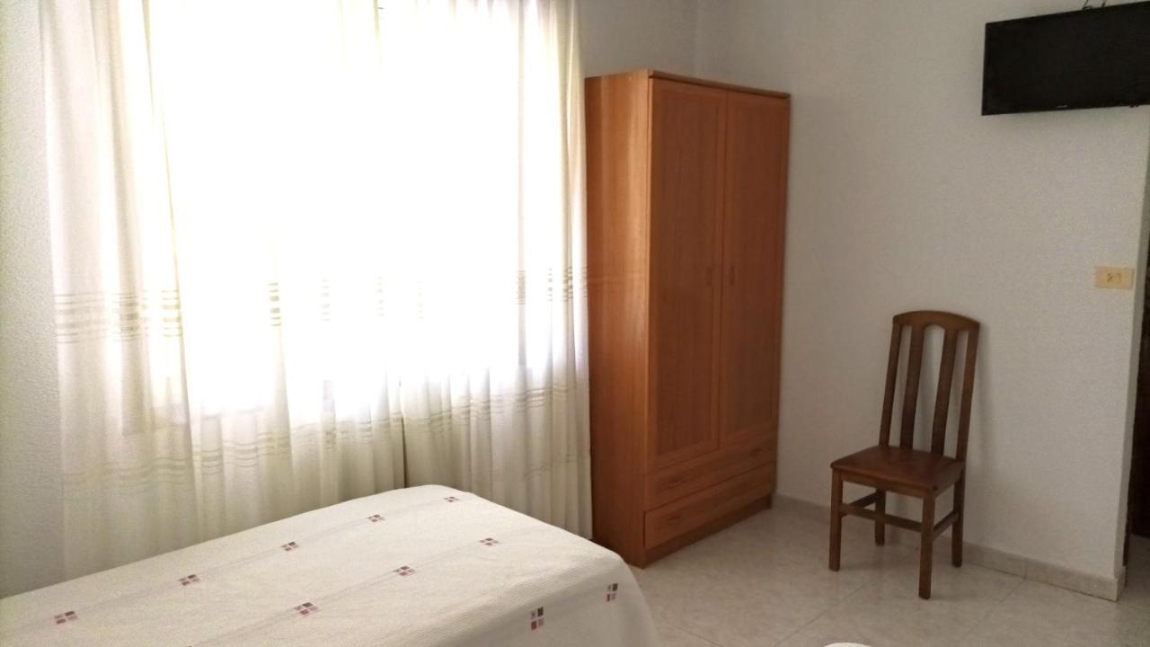 Garden Lodge Hostal Evencio Рибадавия Экстерьер фото