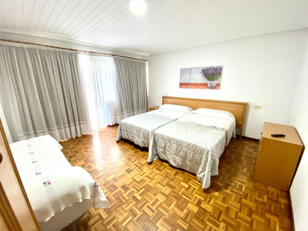 Garden Lodge Hostal Evencio Рибадавия Экстерьер фото