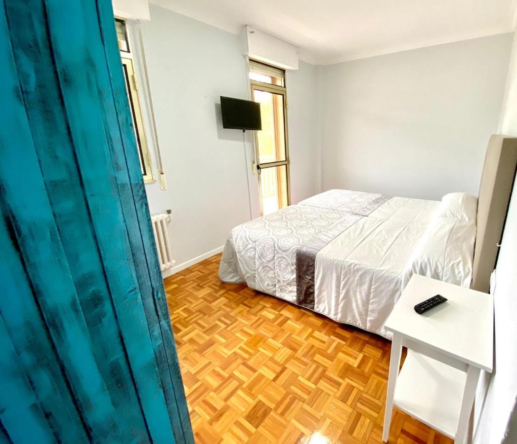 Garden Lodge Hostal Evencio Рибадавия Экстерьер фото