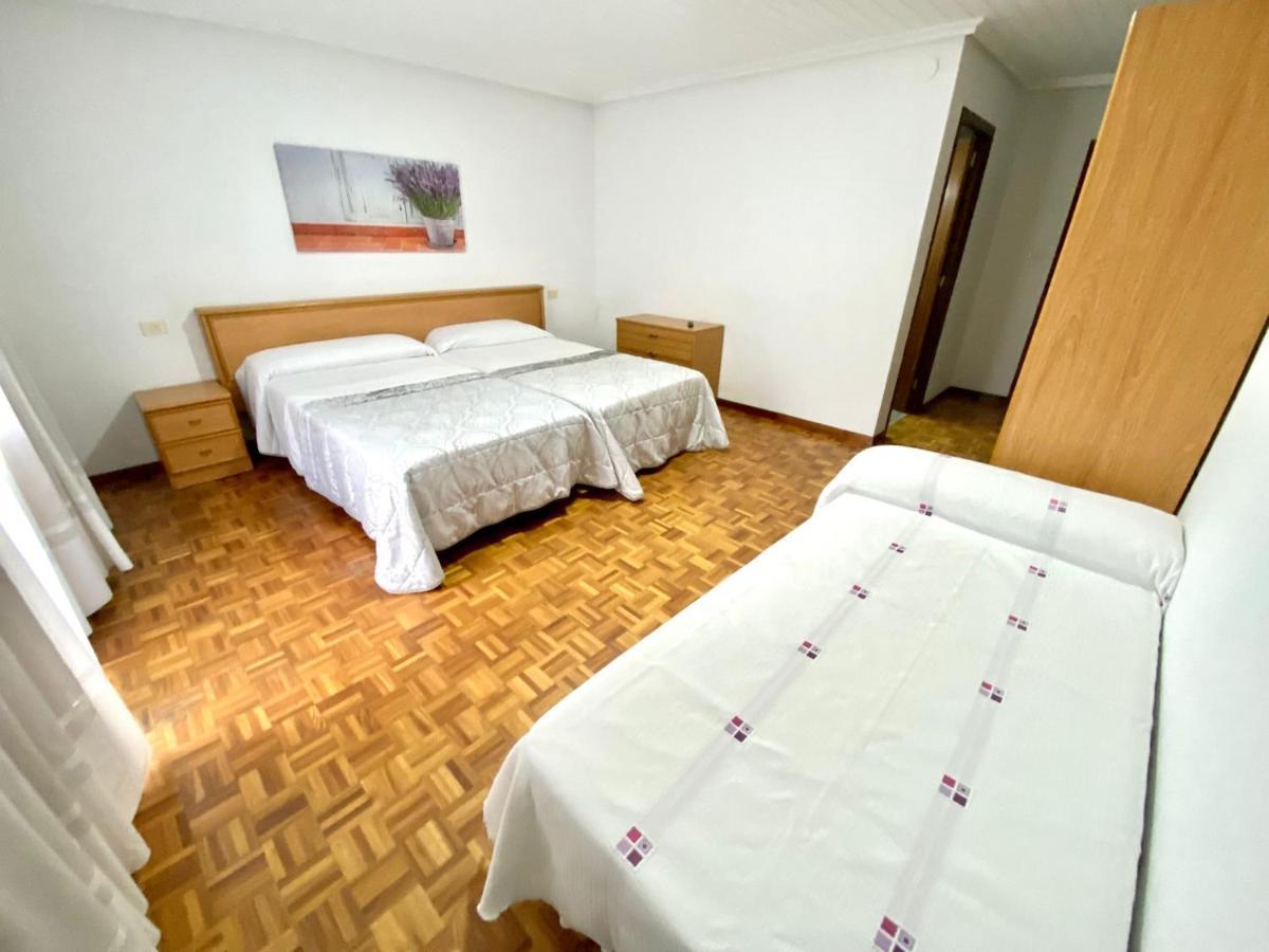 Garden Lodge Hostal Evencio Рибадавия Экстерьер фото