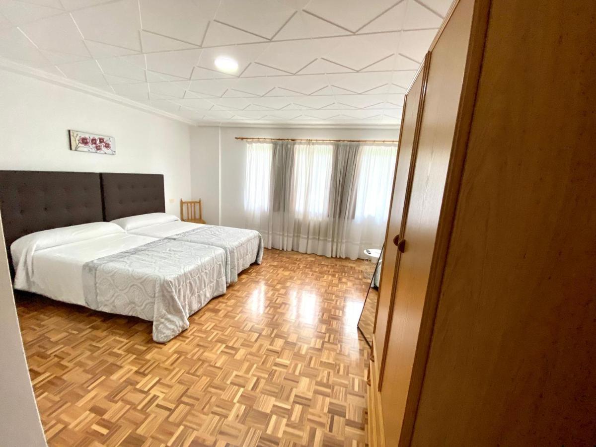 Garden Lodge Hostal Evencio Рибадавия Экстерьер фото